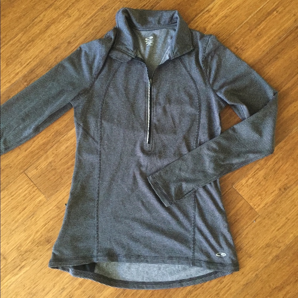 Long sleeve lightweight workout jacket with zipper